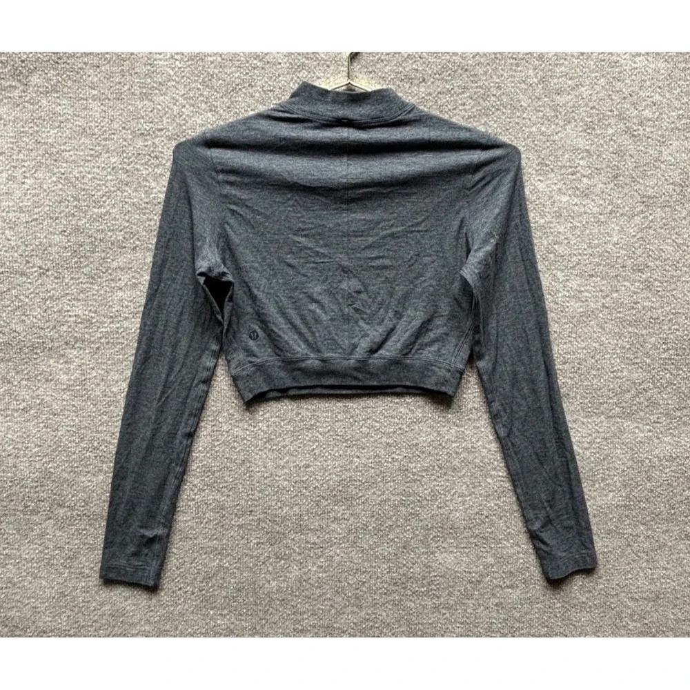 Lululemon Long Sleeve Cropped Mock Neck Shirt Womens‎ 6 Gray EUC Athleisure Yoga